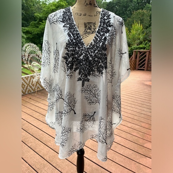 spiaggia dolce Other - Beach ware cover up white and black beads size S embroidered